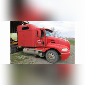 2001 Mack Vision 460 semi, auto, sleeper, wet kit, 871,287 mi., SN 1M1AE07Y81W006032