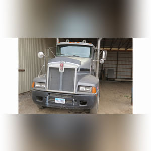 1990 Kenworth semi, 10-speed, day cab, wet kit, 620,285 mi., SN 1XKADB9X7L1545071