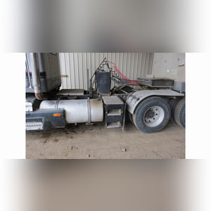 1990 Kenworth semi, 10-speed, day cab, wet kit, 620,285 mi., SN 1XKADB9X7L1545071
