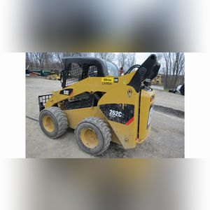 2013 CAT 262-C2 skidloader, 2-speed, 74.3 HP, Cat C-3.4 diesel, ROPS, quick coupler, 12x16.5 tires, w/ 6.5â?? material bucket, 326 hrs., SN 0262CATMW01660 (Forks sell separate)