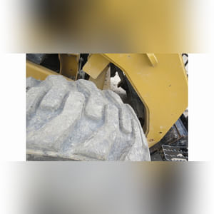 2013 CAT 262-C2 skidloader, 2-speed, 74.3 HP, Cat C-3.4 diesel, ROPS, quick coupler, 12x16.5 tires, w/ 6.5â?? material bucket, 326 hrs., SN 0262CATMW01660 (Forks sell separate)