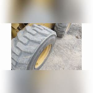 2013 CAT 262-C2 skidloader, 2-speed, 74.3 HP, Cat C-3.4 diesel, ROPS, quick coupler, 12x16.5 tires, w/ 6.5â?? material bucket, 326 hrs., SN 0262CATMW01660 (Forks sell separate)