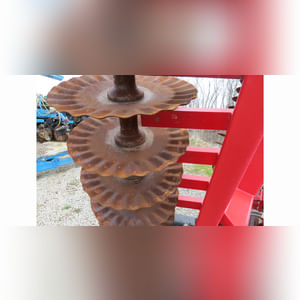 32â?? Sunflower 6630 vertical tillage disc, Saber Blade, cushion gang, hydraulic fold, 8â? spacing, rolling basket, SN BZVRT33429