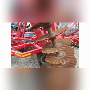 32â?? Sunflower 6630 vertical tillage disc, Saber Blade, cushion gang, hydraulic fold, 8â? spacing, rolling basket, SN BZVRT33429