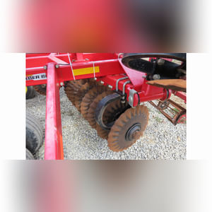 32â?? Sunflower 6630 vertical tillage disc, Saber Blade, cushion gang, hydraulic fold, 8â? spacing, rolling basket, SN BZVRT33429