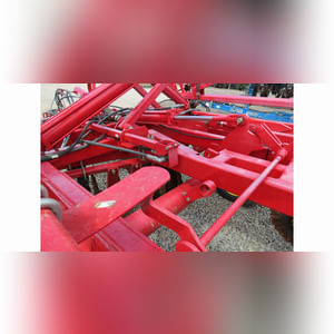 32â?? Sunflower 6630 vertical tillage disc, Saber Blade, cushion gang, hydraulic fold, 8â? spacing, rolling basket, SN BZVRT33429