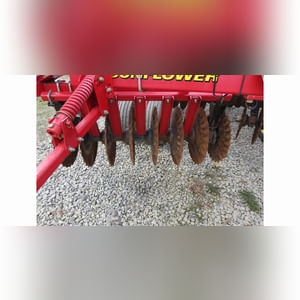 32â?? Sunflower 6630 vertical tillage disc, Saber Blade, cushion gang, hydraulic fold, 8â? spacing, rolling basket, SN BZVRT33429