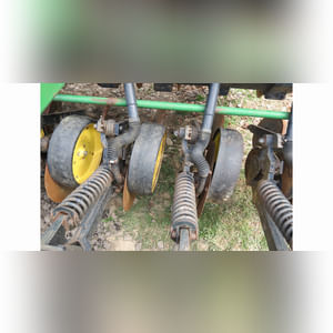 JD 750 no-till drill, 2-pt hitch, markers, SN 020467