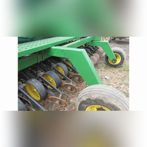 JD 750 no-till drill, 2-pt hitch, markers, SN 020467