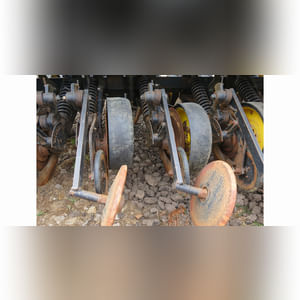 JD 750 no-till drill, 2-pt hitch, markers, SN 020467