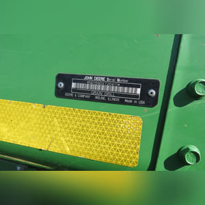 JD 2007 1590 Drill: 15â?? grain drill w/ yetter markers, SN#N01590X720411