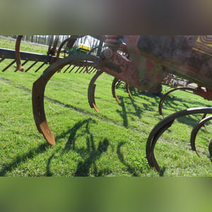 Sunflower Disk Chisel: 9 shank w/ single bar harrow