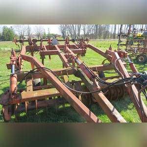 Sunflower Disk Chisel: 9 shank w/ single bar harrow