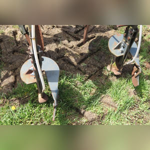 9 Shank 3 point NH3 applicator w/ Yetter coulters