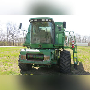 JD 2004 9560 Combine: 2570 engine, 1630 Sep (9560STS), 2nd owner, 30.5 x 32 tires, SN# H09560S710256