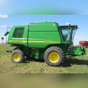 JD 2004 9560 Combine: 2570 engine, 1630 Sep (9560STS), 2nd owner, 30.5 x 32 tires, SN# H09560S710256