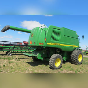 JD 2004 9560 Combine: 2570 engine, 1630 Sep (9560STS), 2nd owner, 30.5 x 32 tires, SN# H09560S710256