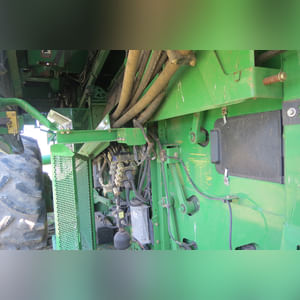 JD 2004 9560 Combine: 2570 engine, 1630 Sep (9560STS), 2nd owner, 30.5 x 32 tires, SN# H09560S710256