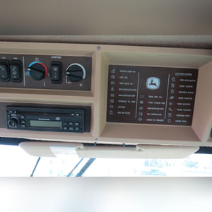 JD 2004 9560 Combine: 2570 engine, 1630 Sep (9560STS), 2nd owner, 30.5 x 32 tires, SN# H09560S710256