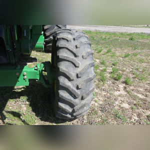 JD 2004 9560 Combine: 2570 engine, 1630 Sep (9560STS), 2nd owner, 30.5 x 32 tires, SN# H09560S710256