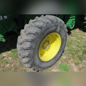 JD 2004 9560 Combine: 2570 engine, 1630 Sep (9560STS), 2nd owner, 30.5 x 32 tires, SN# H09560S710256