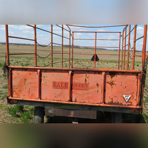 Kicker Hay Wagons with gears: bale kings & bale queens