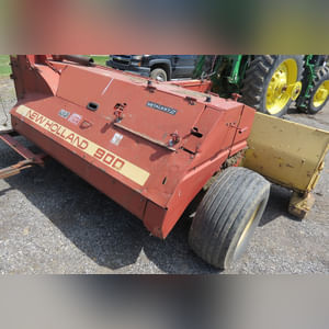 NH 900 Chopper: 30â?? 2 row corn and hay head chopper, Metalert II, rebuilt in 2013