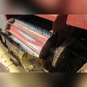 NH 900 Chopper: 30â?? 2 row corn and hay head chopper, Metalert II, rebuilt in 2013