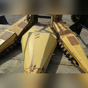 NH 900 Chopper: 30â?? 2 row corn and hay head chopper, Metalert II, rebuilt in 2013