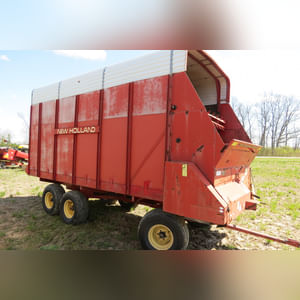 NH Silage Wagon w/ tandem gear