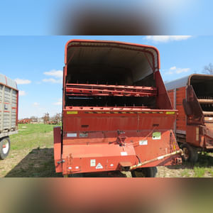 NH Silage Wagon w/ tandem gear