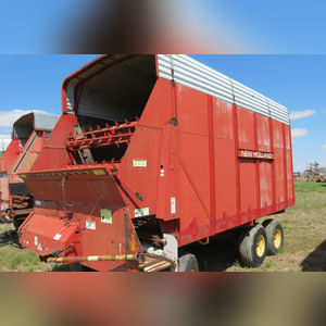 NH Silage Wagon w/ tandem gear