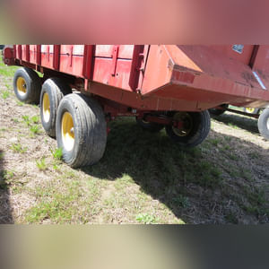 NH Silage Wagon w/ tandem gear