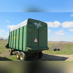 Badger Silage Wagon w/ tandem axle gear