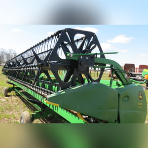 JD 2004 30â?? Platform, JD 630F grain table, SN# H00630F706363