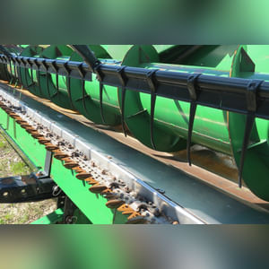 JD 2004 30â?? Platform, JD 630F grain table, SN# H00630F706363