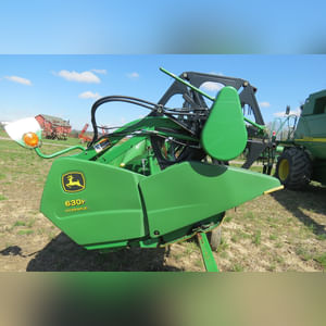 JD 2004 30â?? Platform, JD 630F grain table, SN# H00630F706363