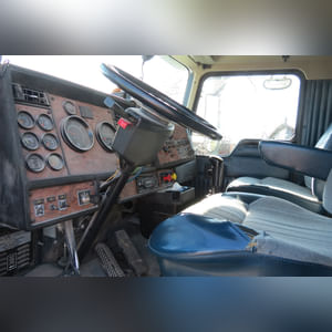 Kenworth 2000 Semi Truck: day cab, 351,229 original miles with C12 Cat engine