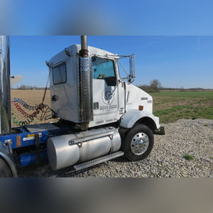 Kenworth 2000 Semi Truck: day cab, 351,229 original miles with C12 Cat engine