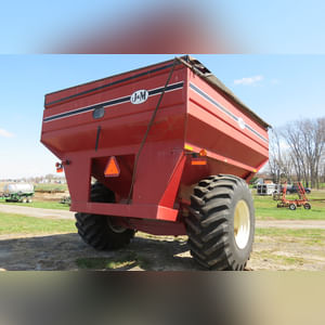 2001 J&M Grain Cart: model 750 grain cart SN # 5270, tarp and light kit, 30.5 tires