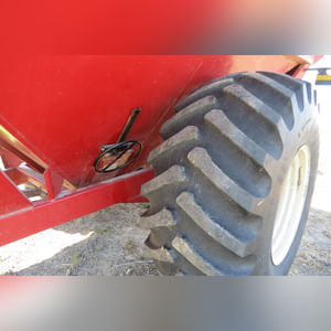 2001 J&M Grain Cart: model 750 grain cart SN # 5270, tarp and light kit, 30.5 tires