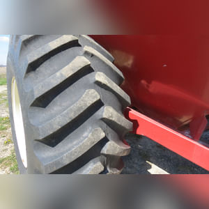 2001 J&M Grain Cart: model 750 grain cart SN # 5270, tarp and light kit, 30.5 tires