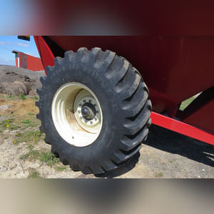 2001 J&M Grain Cart: model 750 grain cart SN # 5270, tarp and light kit, 30.5 tires