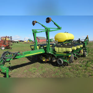JD 2007 1770 NT Planter: 12 row corn planter, liq. fert, SN#A01770W720128