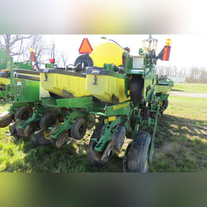 JD 2007 1770 NT Planter: 12 row corn planter, liq. fert, SN#A01770W720128