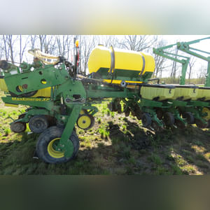 JD 2007 1770 NT Planter: 12 row corn planter, liq. fert, SN#A01770W720128