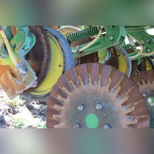 JD 2007 1770 NT Planter: 12 row corn planter, liq. fert, SN#A01770W720128